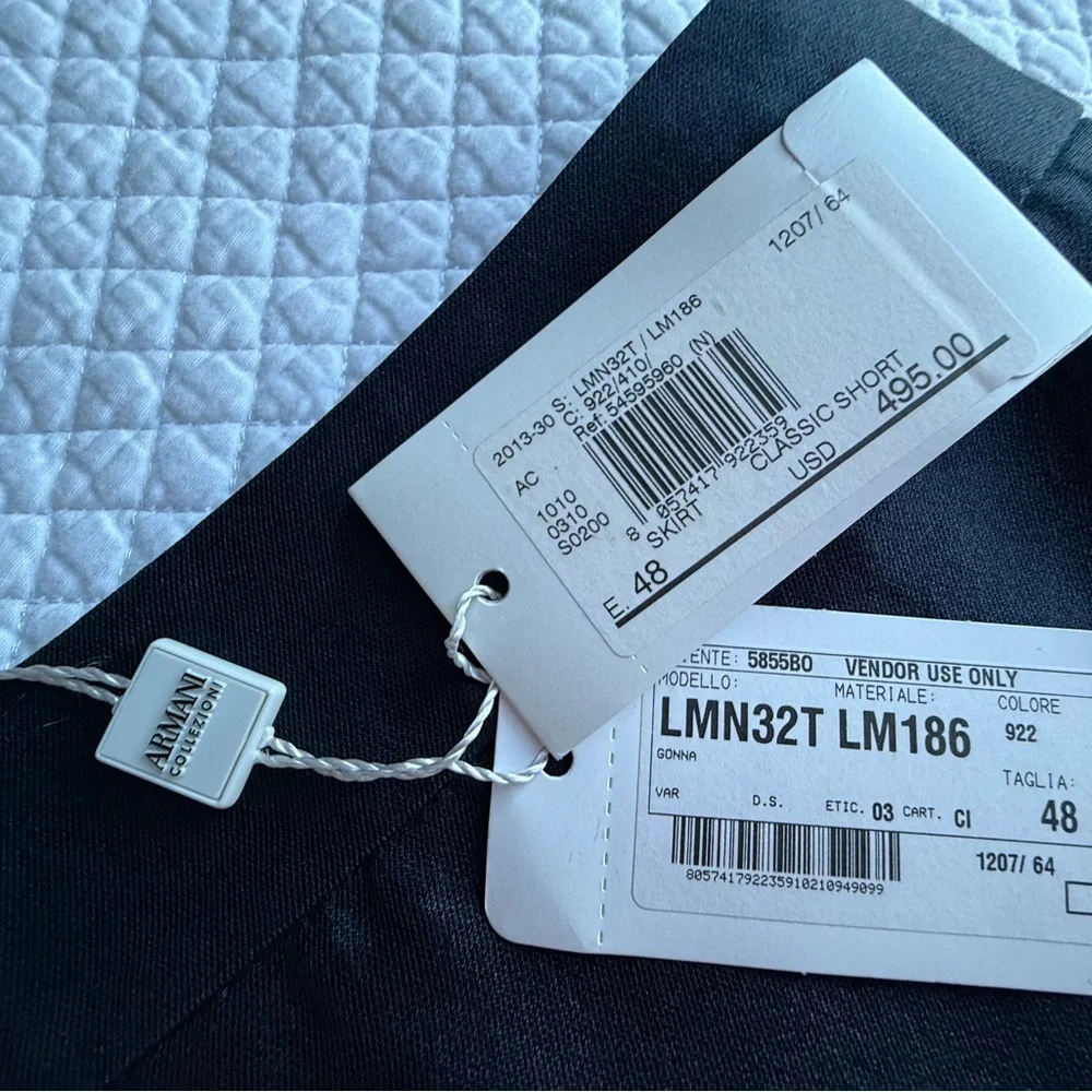 Armani Collezioni Classic Short Black Skirt Size 12 NWT